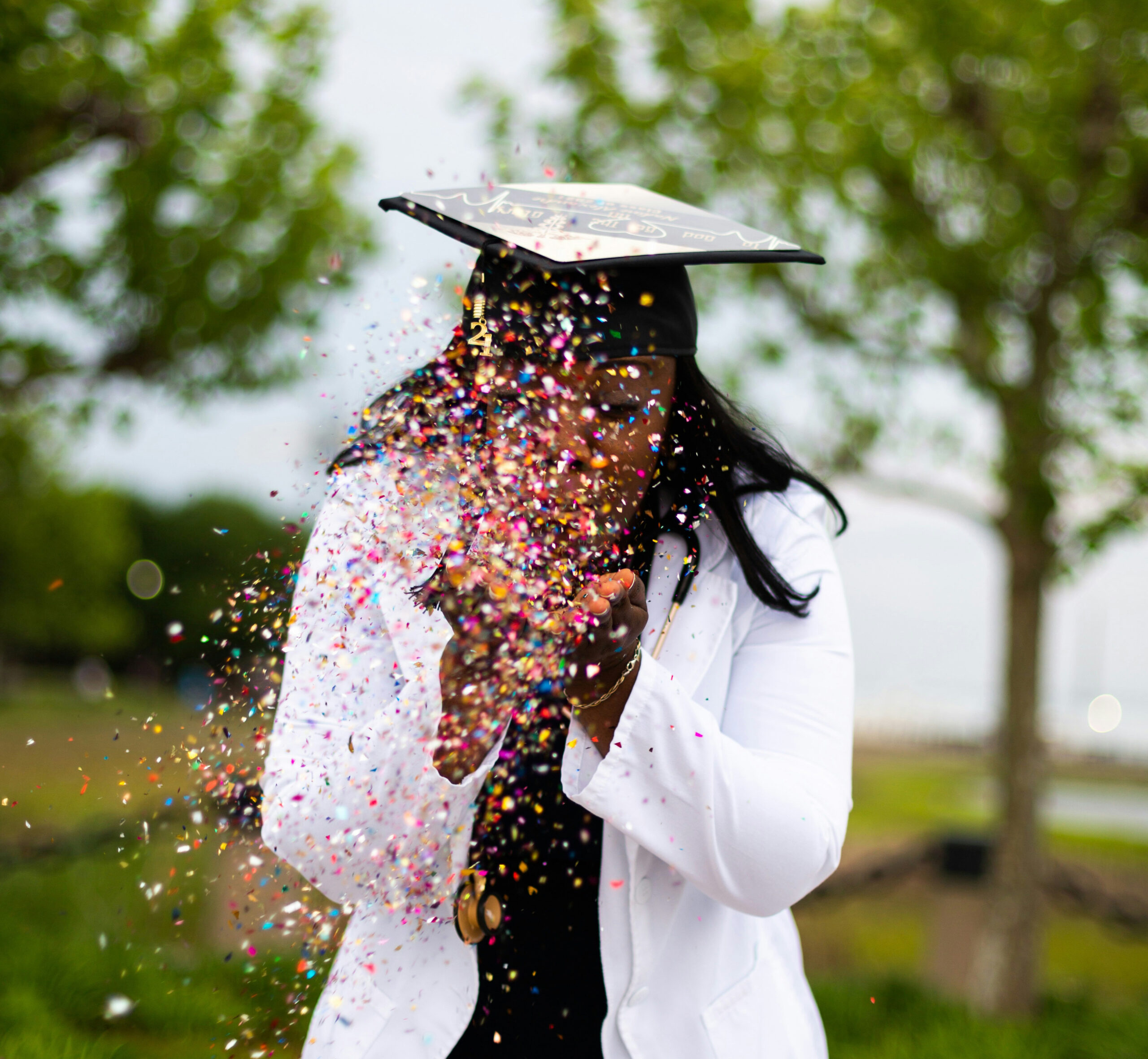 grad-confetti